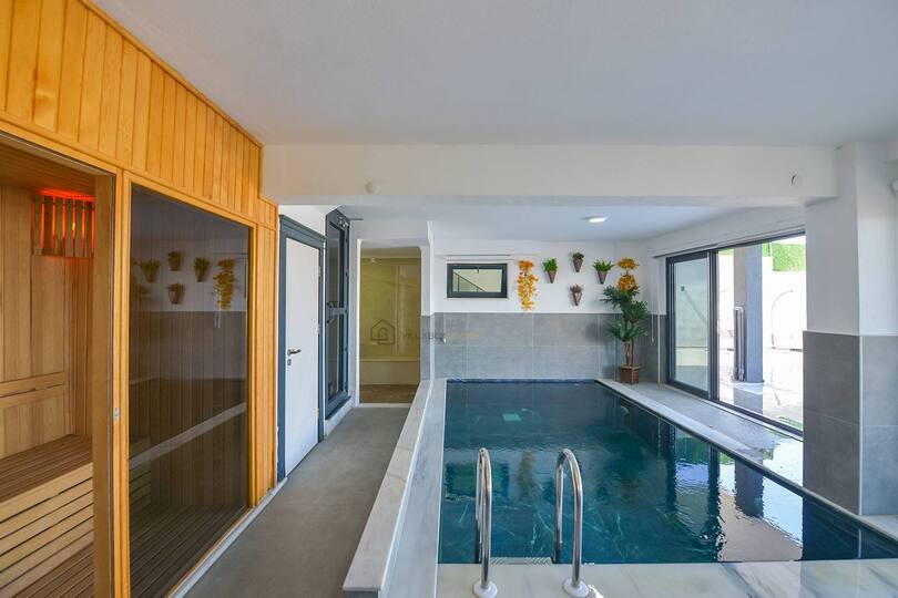 A Home Designed for Summer Living 1038