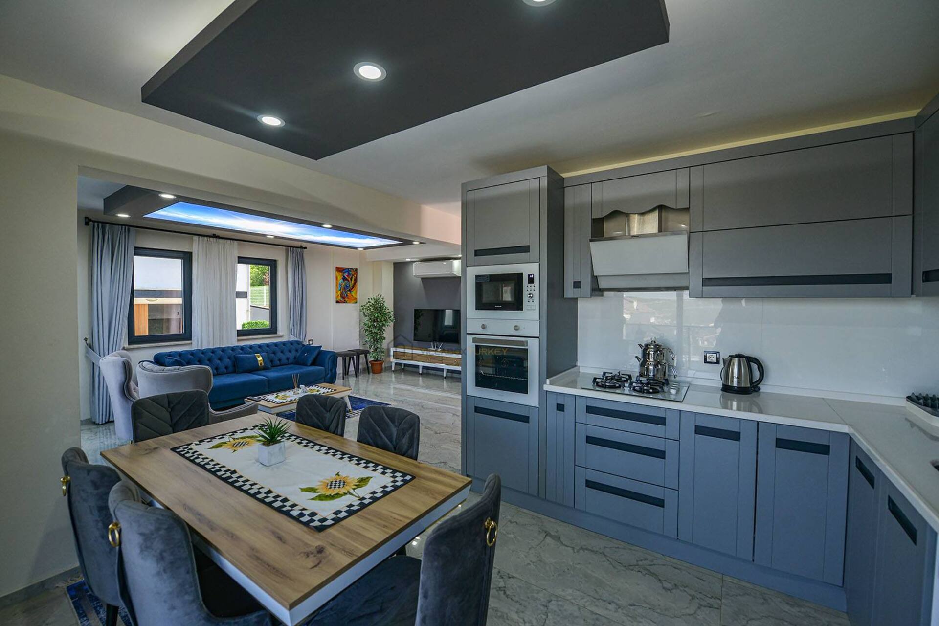 A Home Designed for Summer Living 1038