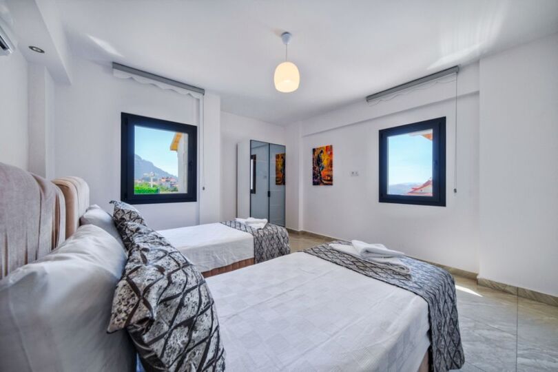 A Home That Feels Like a Holiday 1048