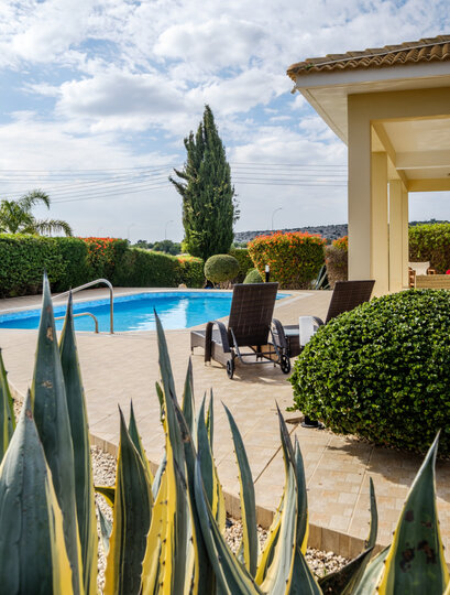 Luxury Villa with Mature Garden - 1390