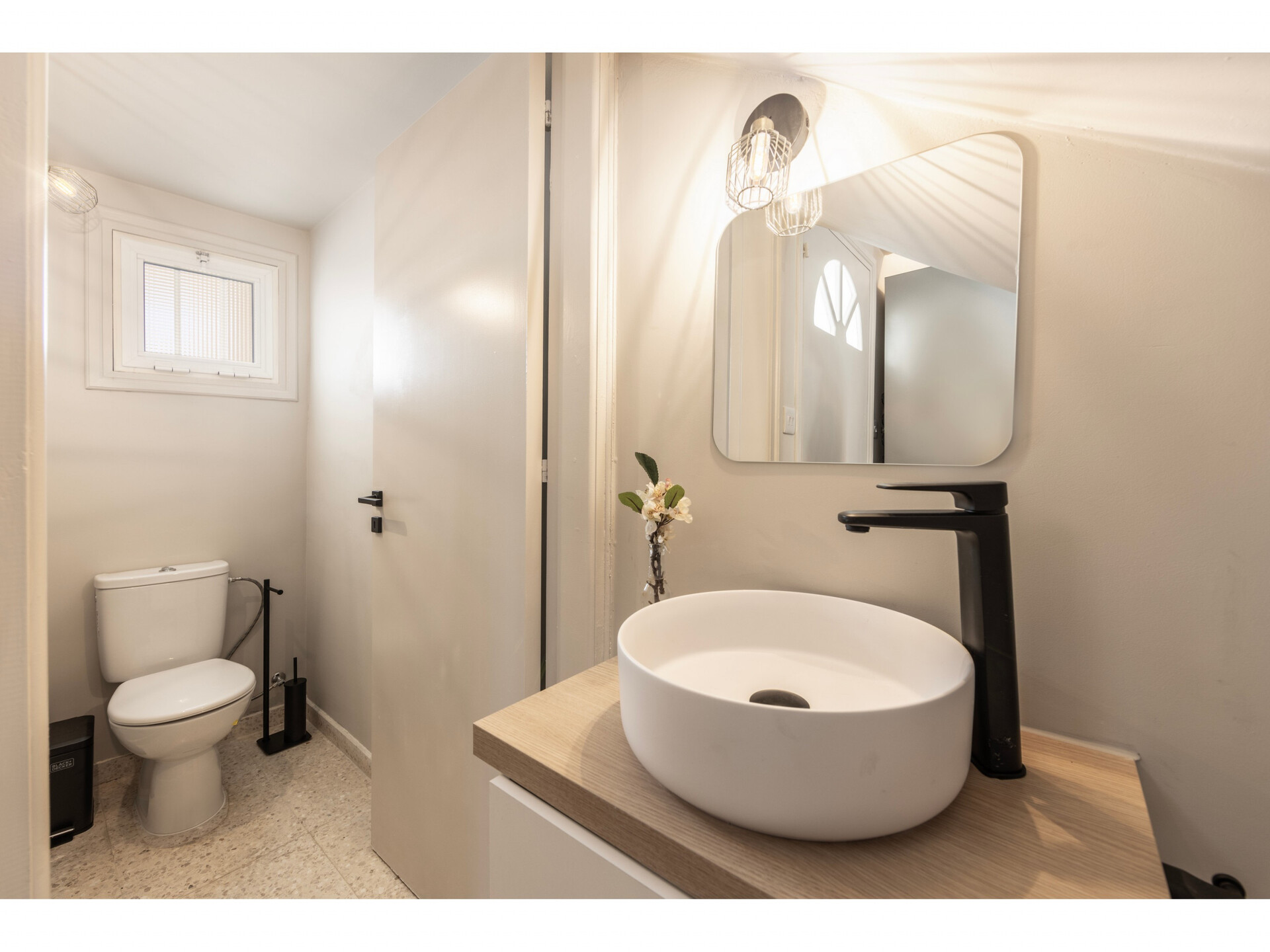 Stylish in the Heart of Perivolia, Larnaca Villa 1402