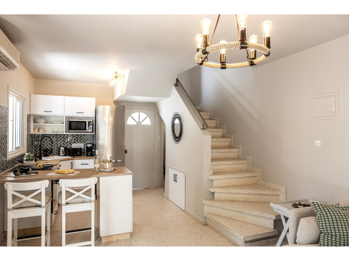 Stylish in the Heart of Perivolia, Larnaca Villa 1402
