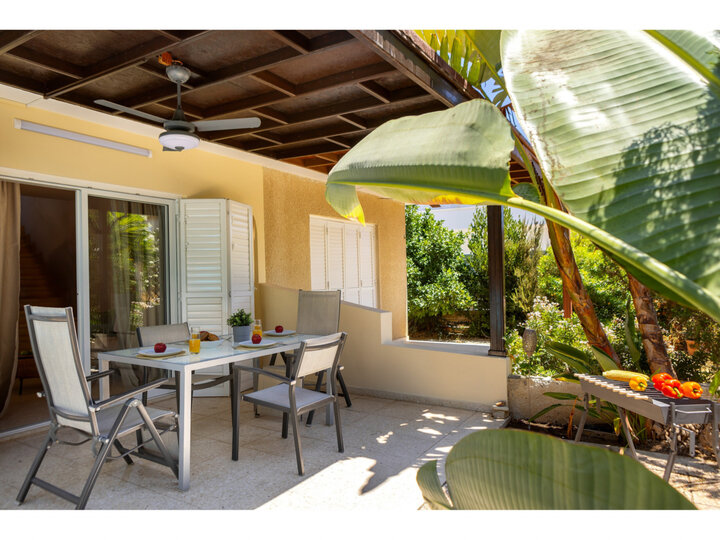 Stylish in the Heart of Perivolia, Larnaca Villa 1402