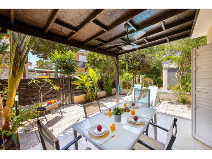 Stylish in the Heart of Perivolia, Larnaca Villa 1402