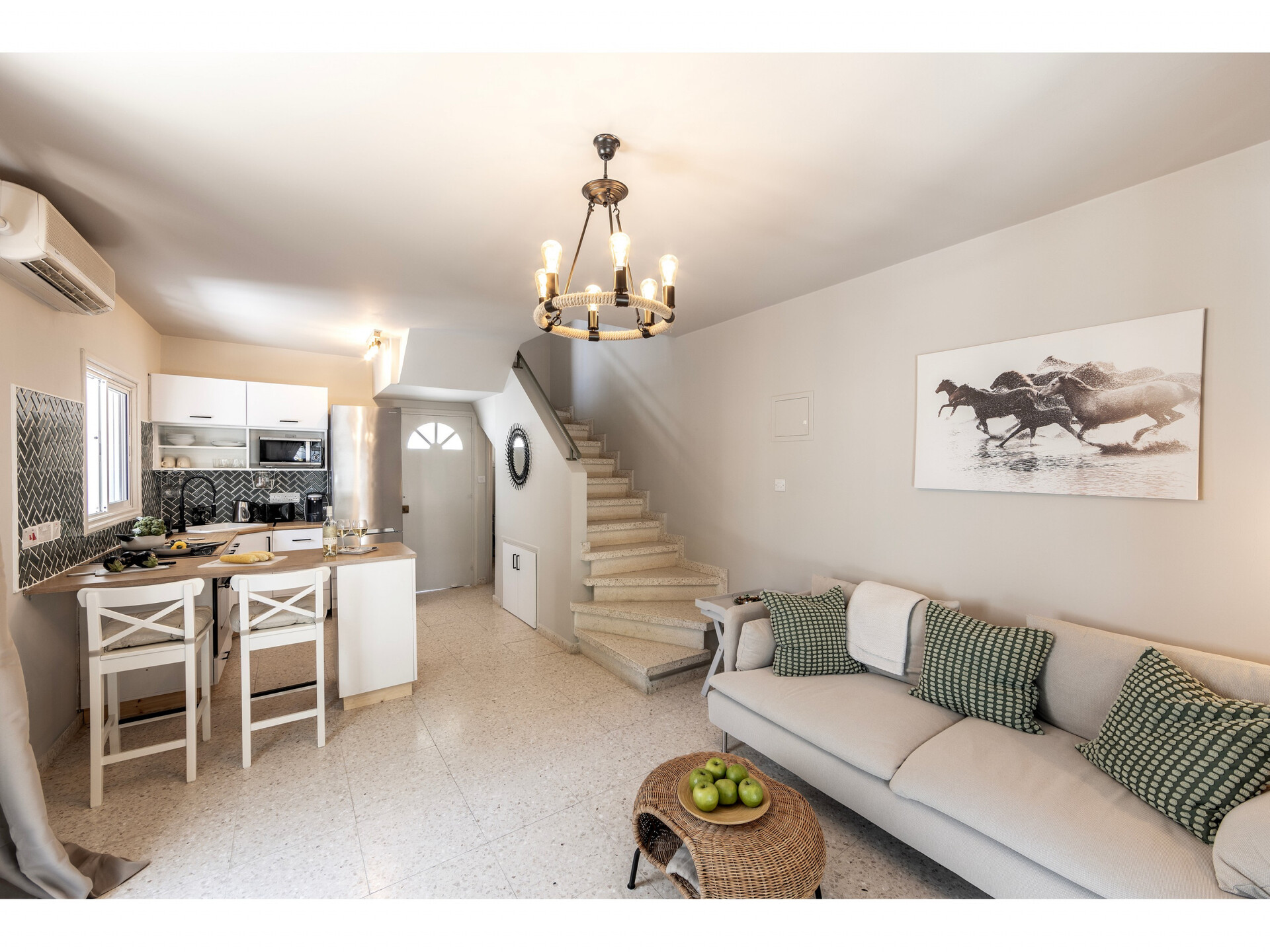 Stylish in the Heart of Perivolia, Larnaca Villa 1402