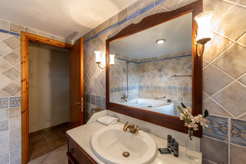 The Enchanting 4 Bedroom Villa in Pedoulas, 1005
