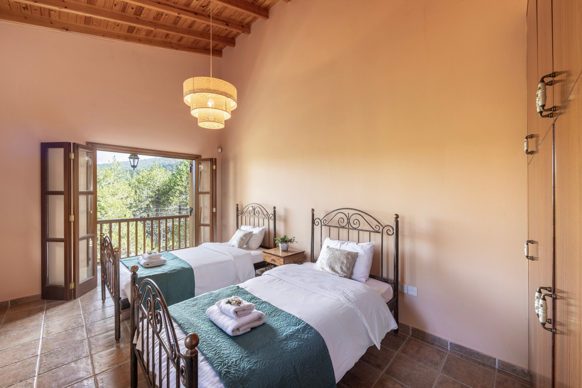 The Enchanting 4 Bedroom Villa in Pedoulas, 1005