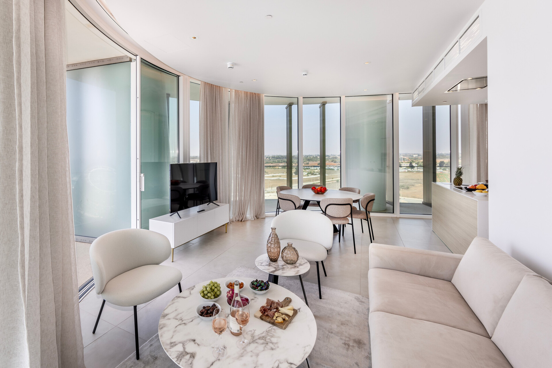 Secluded 3 Bedroom Oasis in City, 1007