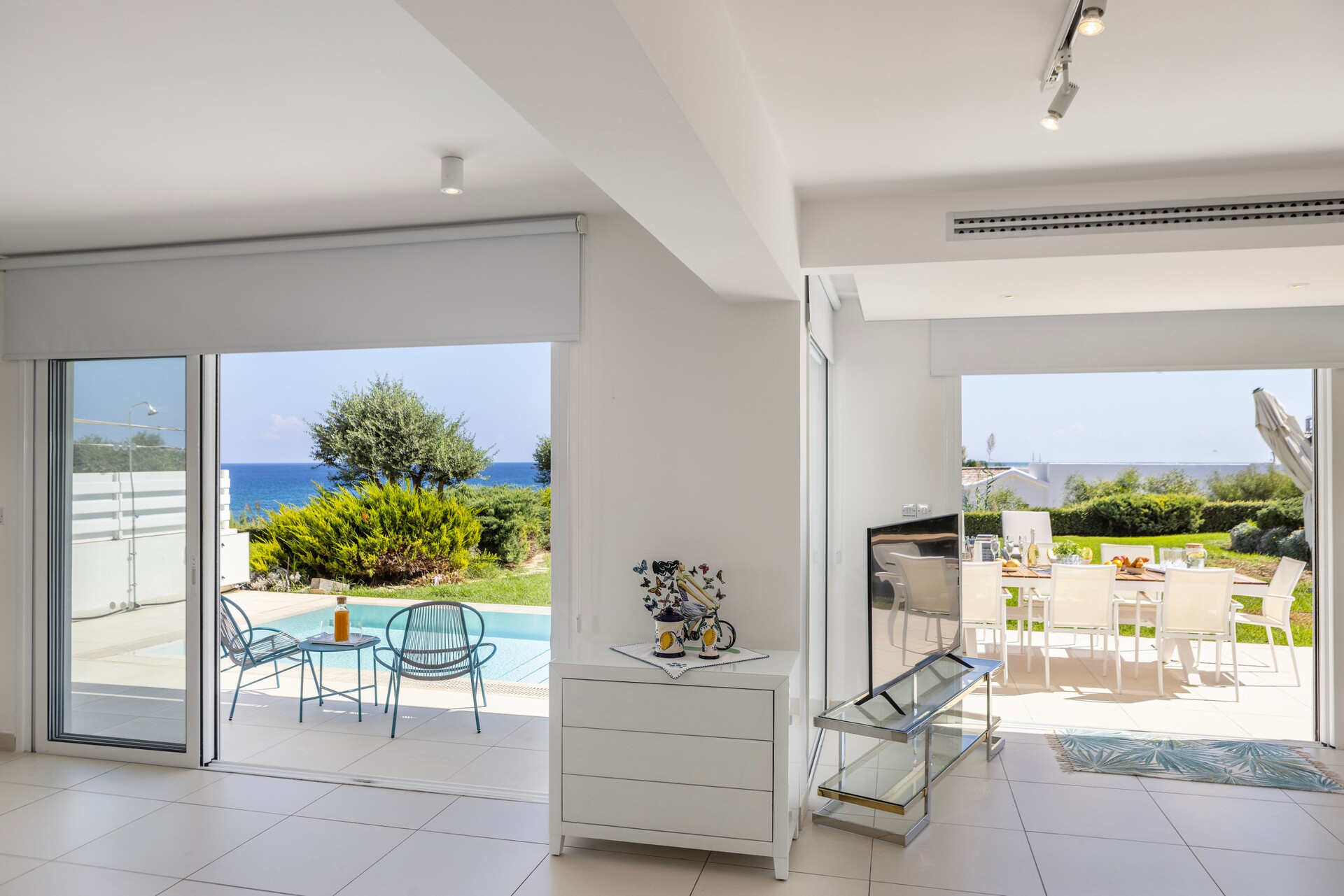 Serene Villa with 5 Bedrooms in Pernera 1543