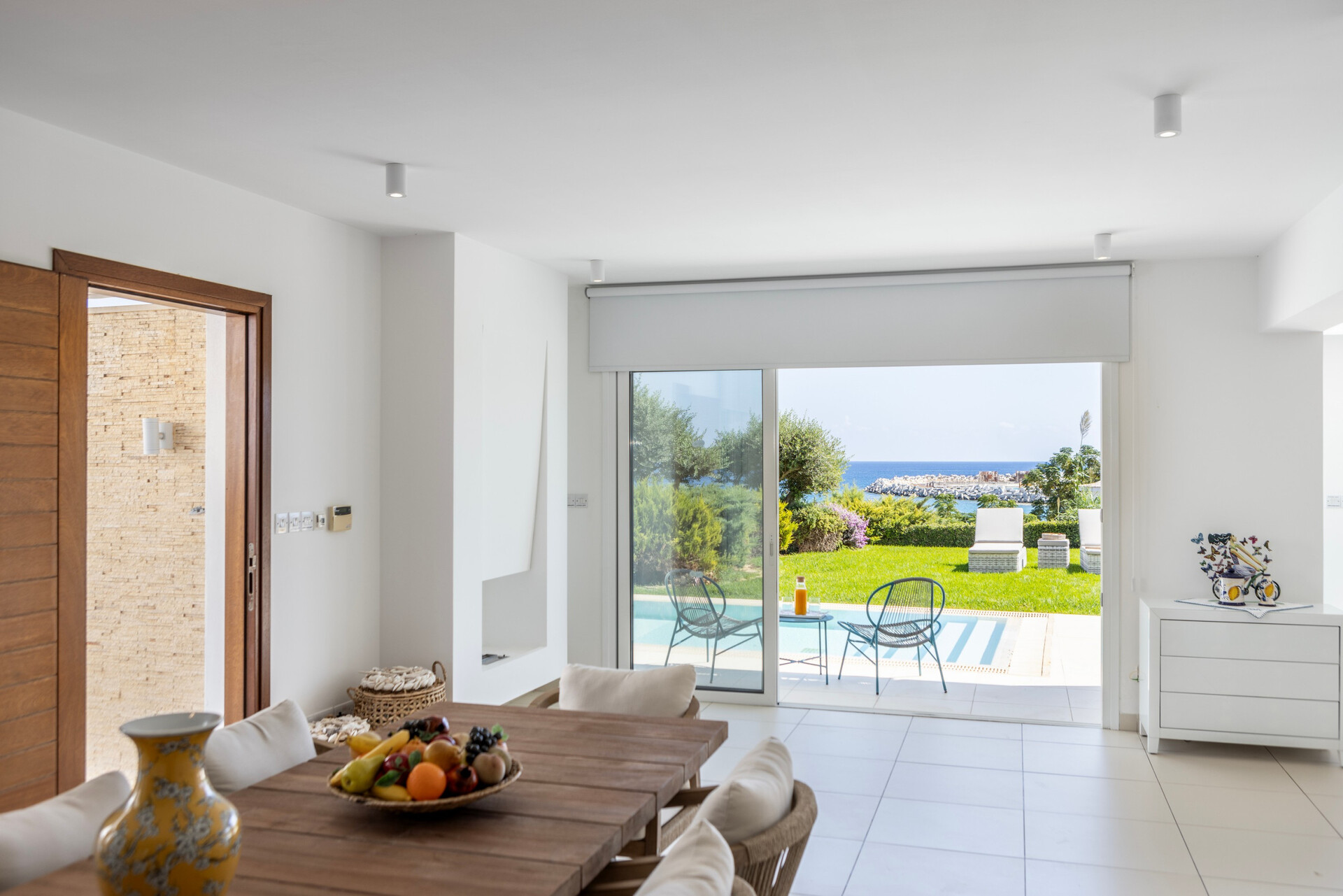 Serene Villa with 5 Bedrooms in Pernera 1543