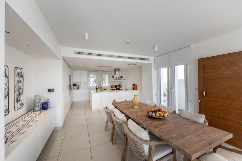 Serene Villa with 5 Bedrooms in Pernera 1543