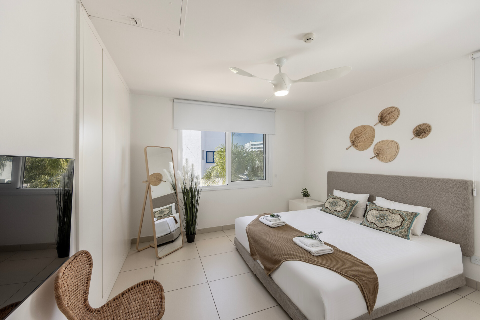 Serene Villa with 5 Bedrooms in Pernera 1543