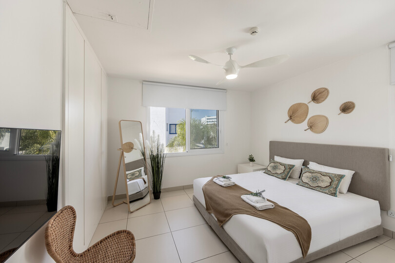 Serene Villa with 5 Bedrooms in Pernera 1543