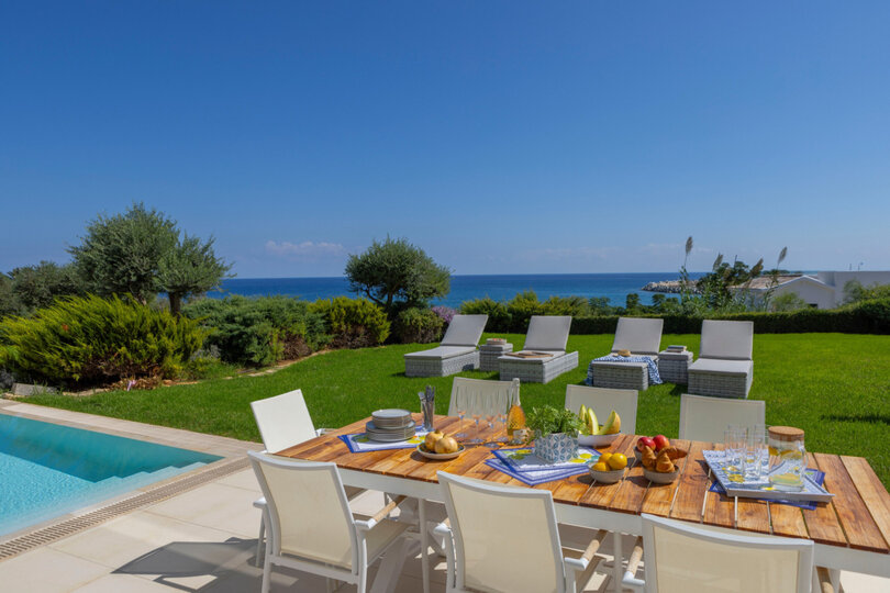 Serene Villa with 5 Bedrooms in Pernera 1543