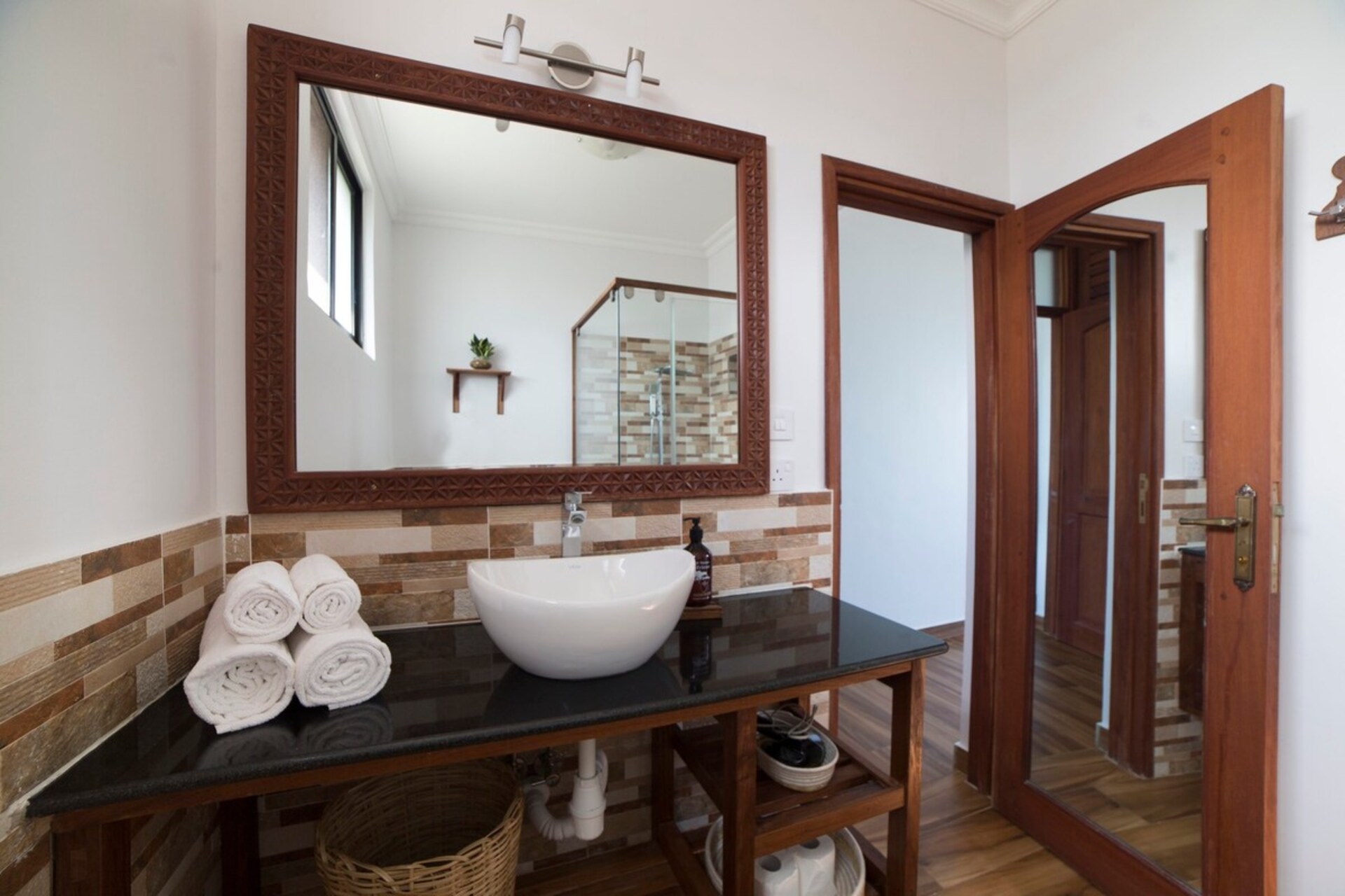 Luxury Beachfront Bliss Awaits in Zanzibar Paradise, 1002