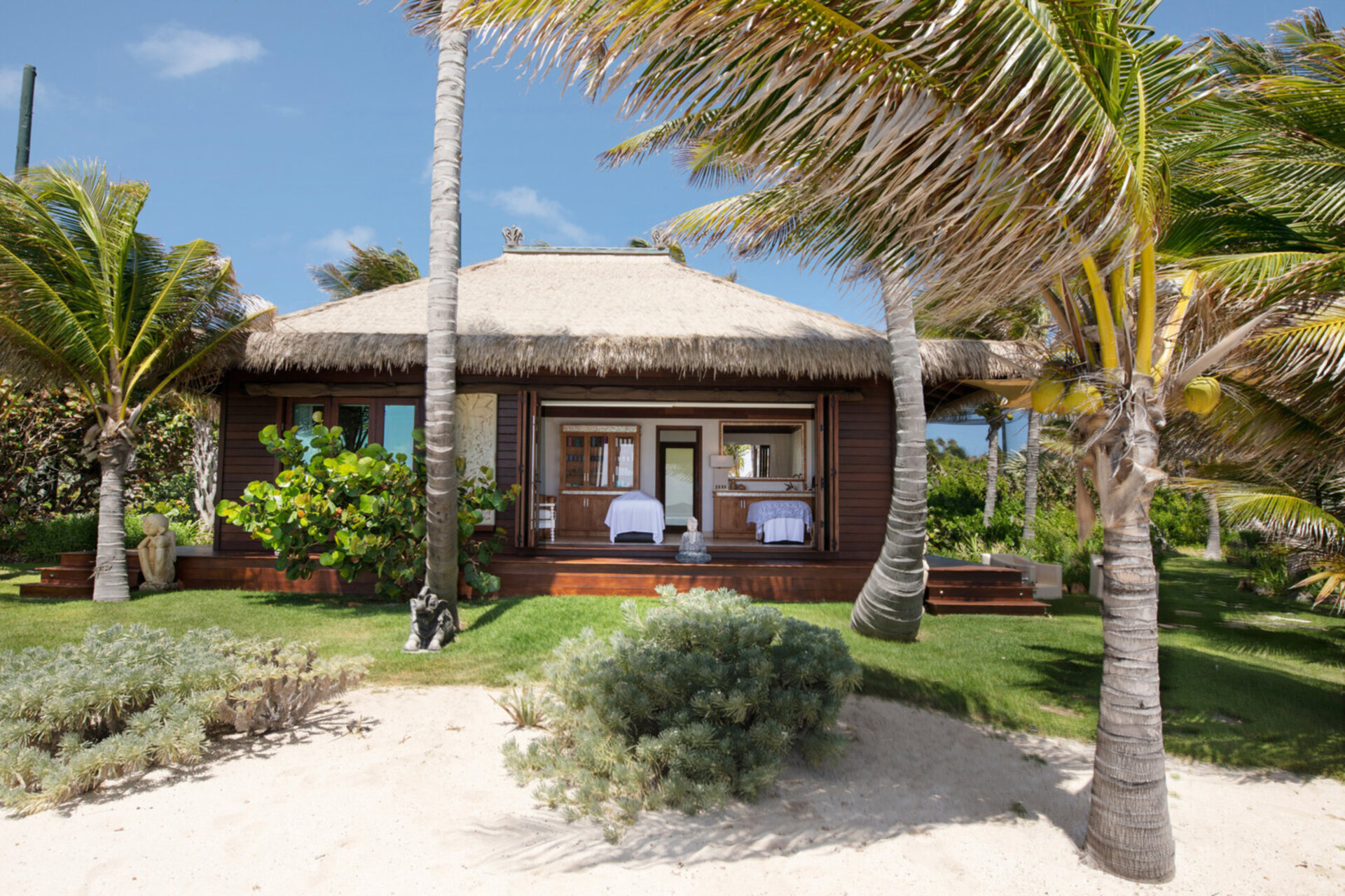 Ocean Breeze Balinese Suite 1008
