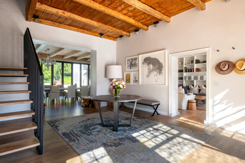 Elegant Shiraz Room with Vineyard & Mountain Views 1037