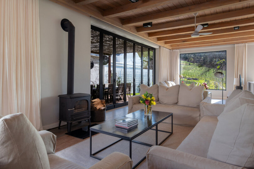 Elegant Shiraz Room with Vineyard & Mountain Views 1037