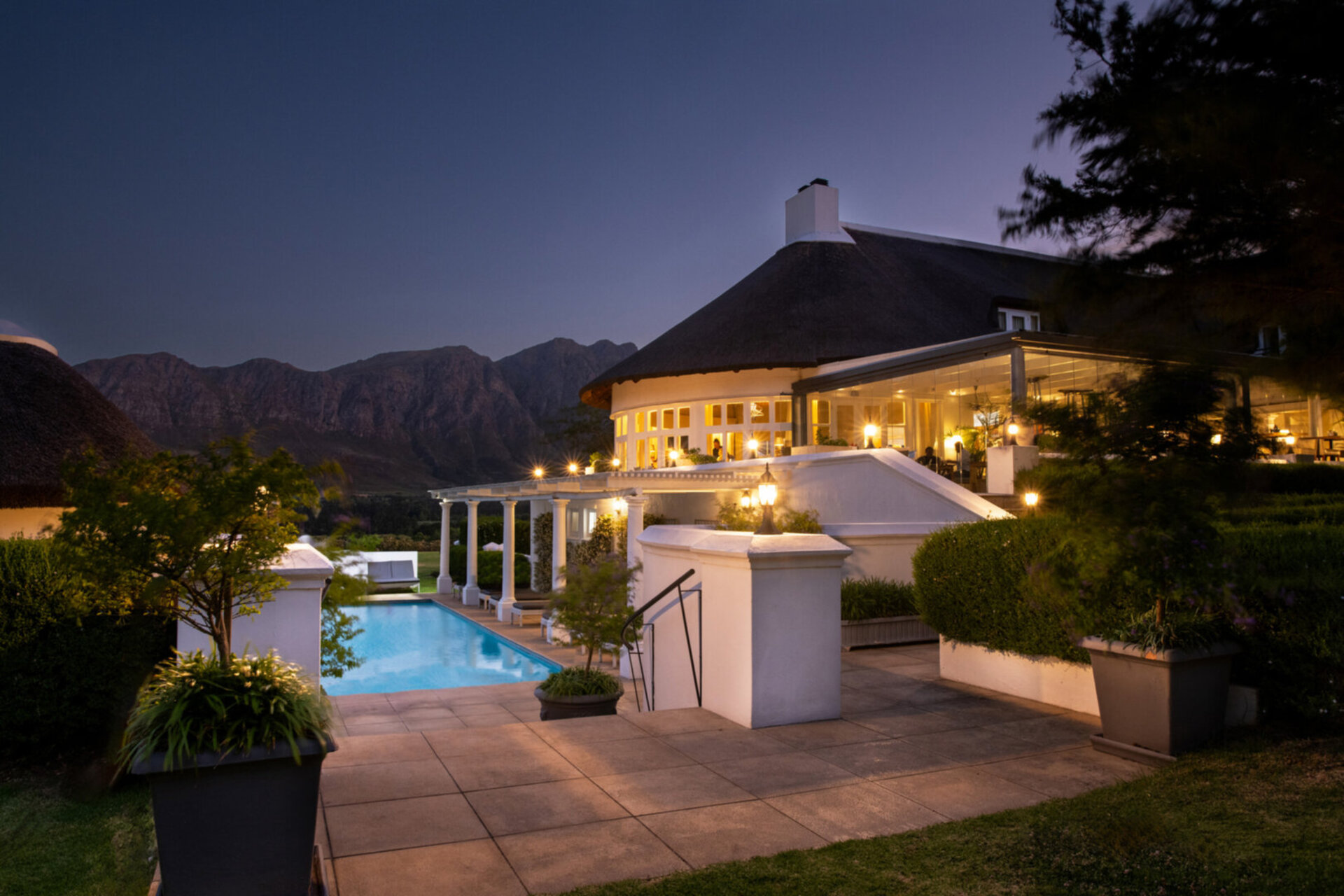 Elegant Shiraz Room with Vineyard & Mountain Views 1037