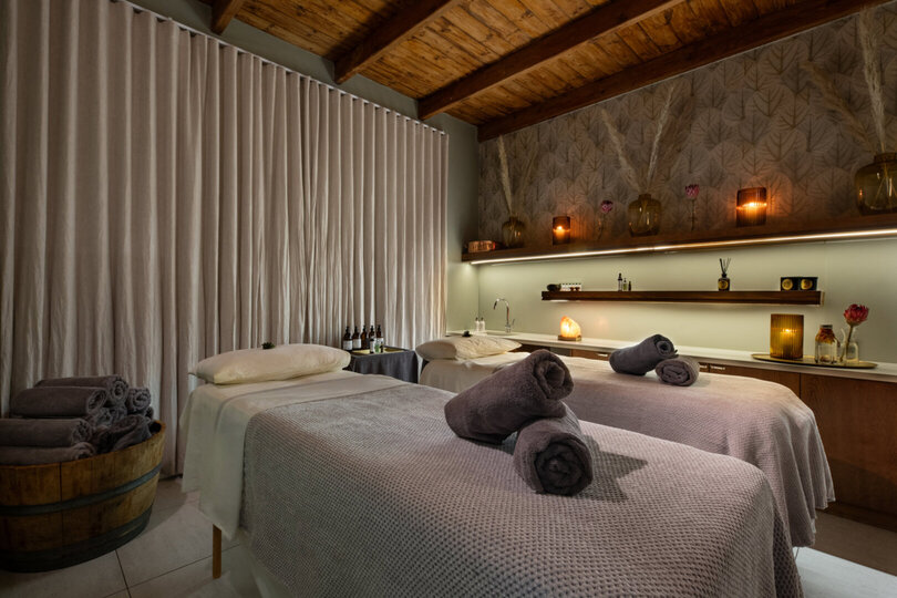 Elegant Merlot Room with Captivating Panoramas 1038