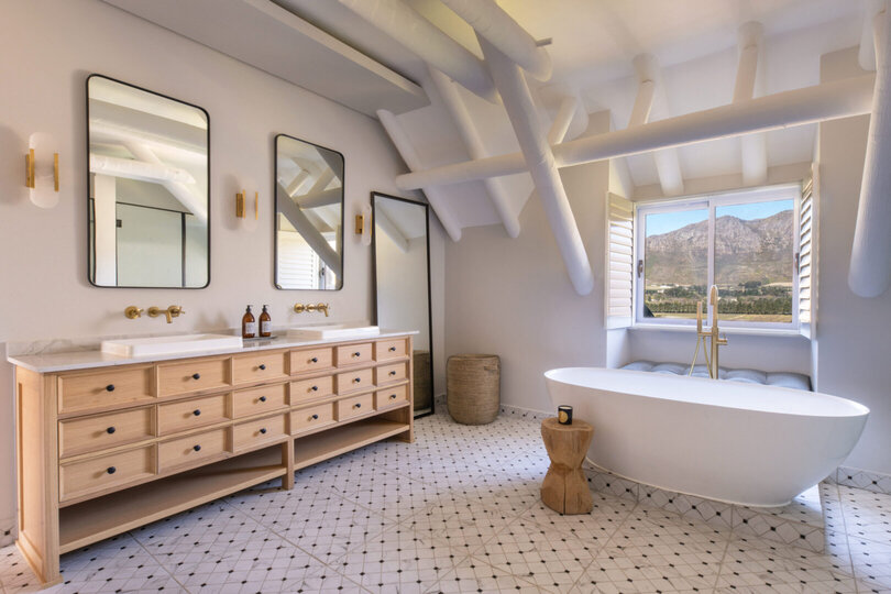 Elegant Pinotage Suites with Vineyard Mountain and Garden Views 1040