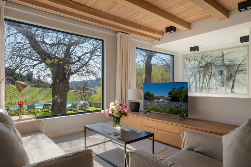 Chardonnay Room 1 with Manor Views 1044