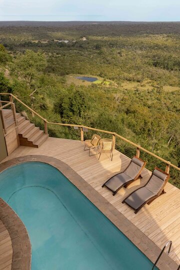 Cliffside Coastal Charm, Rock Cliff 1048