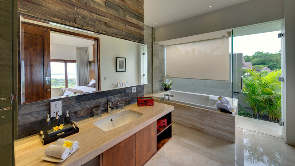 Guest pavilion bathroom