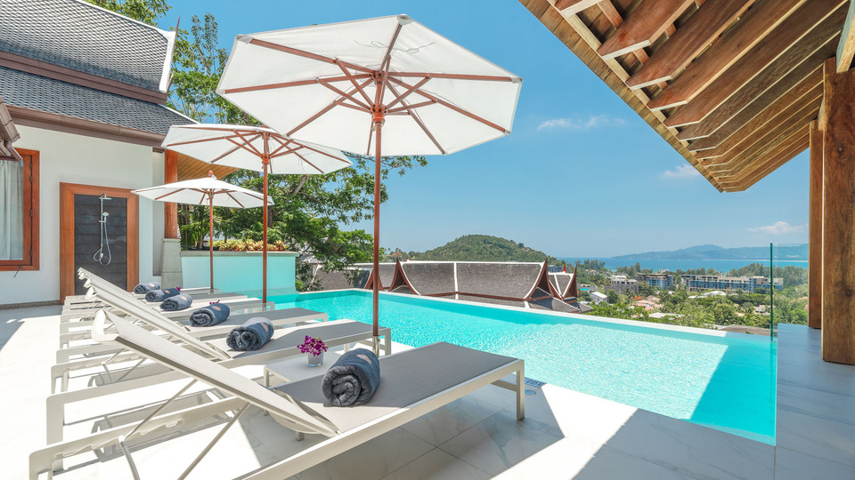 Sea View Zenith - Infinity pool with a fantastic view