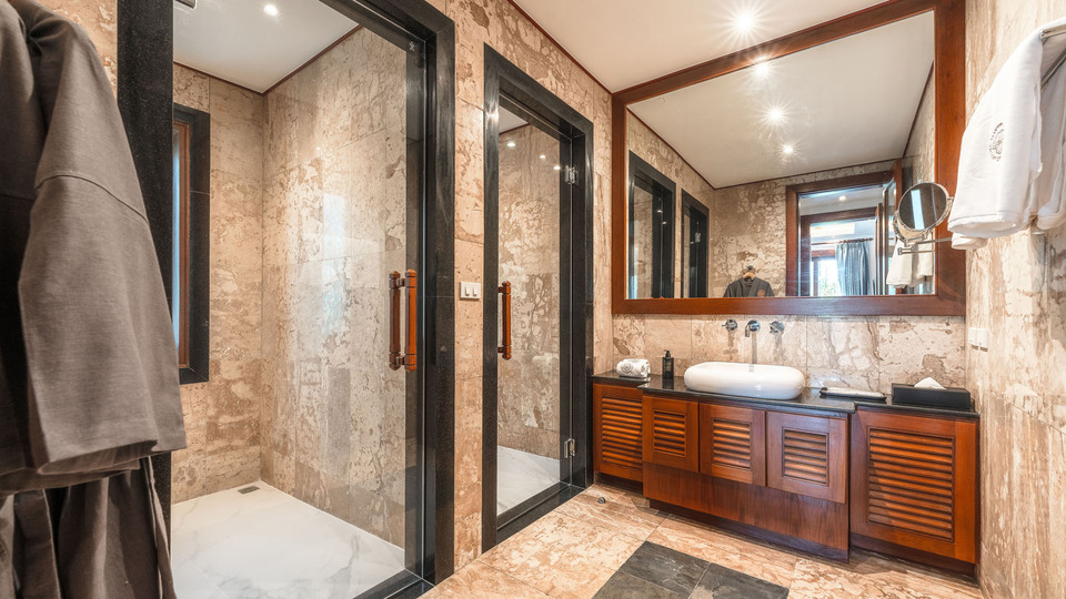 Sea View Zenith - Opulent ensuite bathroom