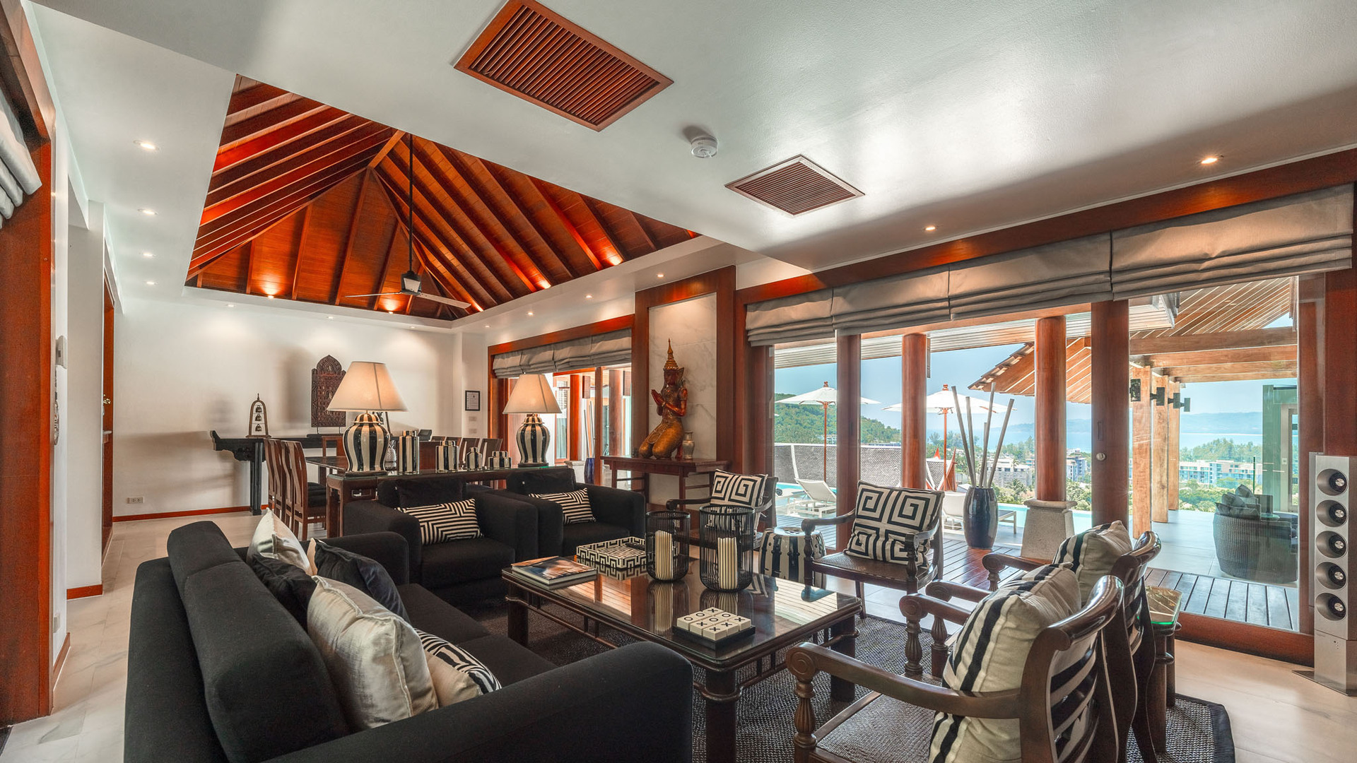 Sea View Zenith - Comfortable modern Thai interiors