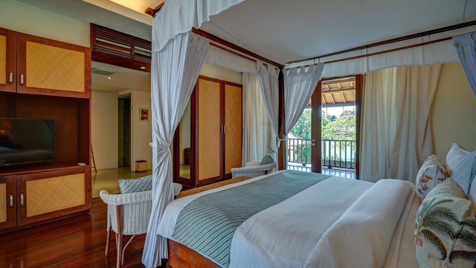 Soothing guest bedroom Zen
