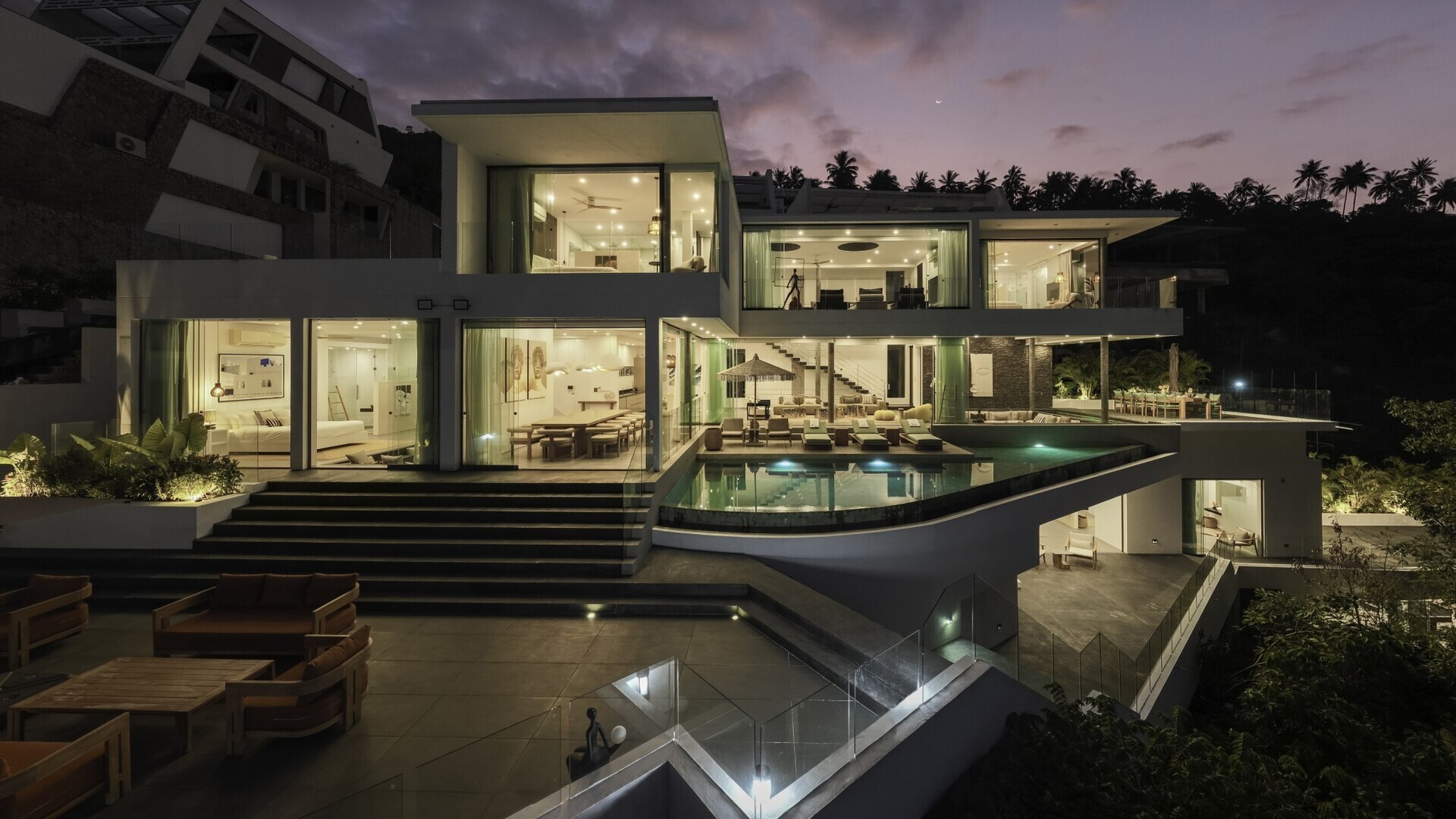 Golden Lotus - Villa Vie - Gleaming modern luxury villa at dusk