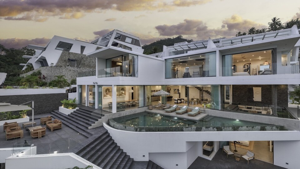 Golden Lotus - Villa Vie - Serene villa at nightfall
