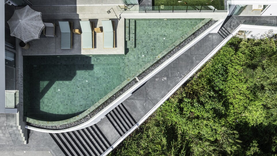Golden Lotus - Villa Vie - Relaxing pool deck