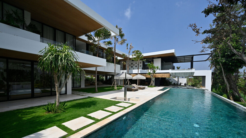 Modern tropical holiday villa