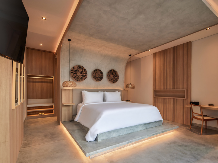 King bed and simplistic design