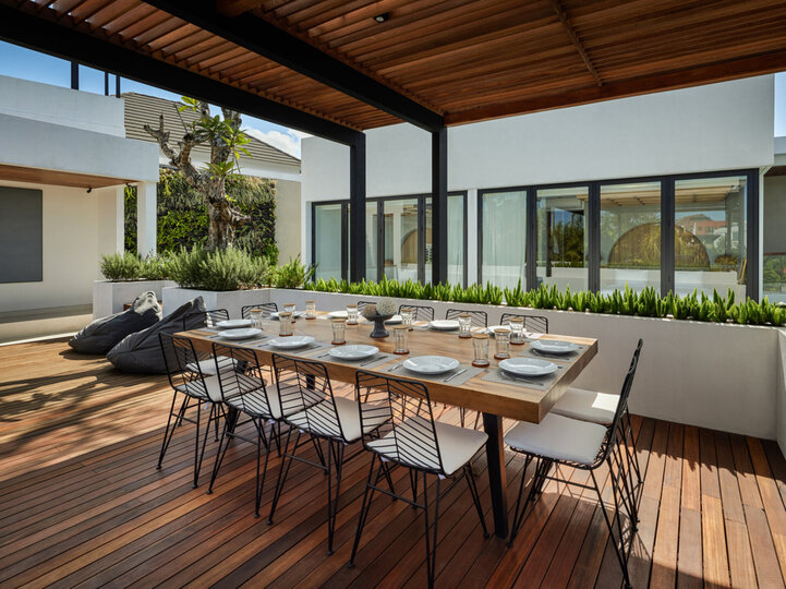 Alfresco dining by the terrace