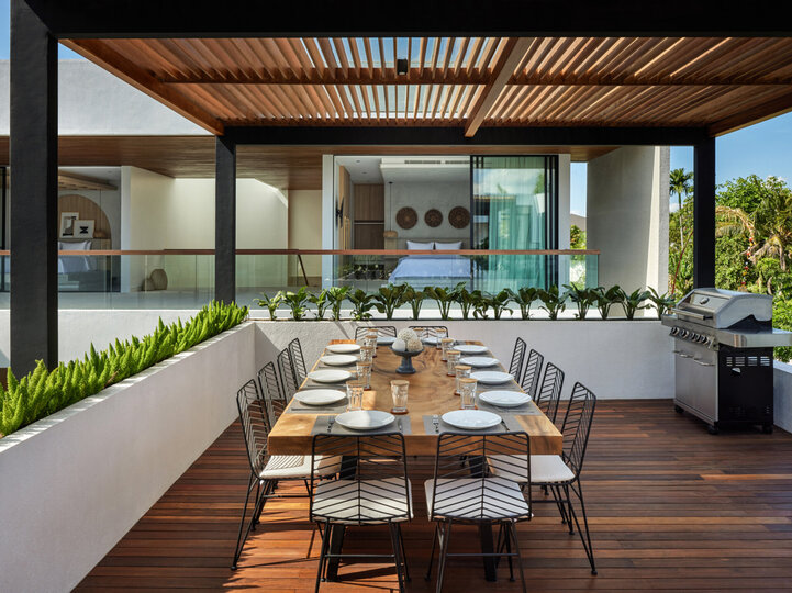 Private lunch setting