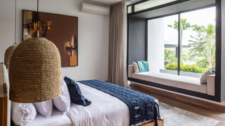 Reposeful guest bedroom