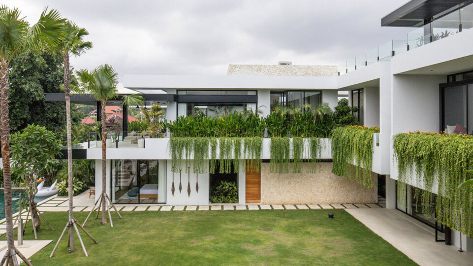 Expansive luxury getaway