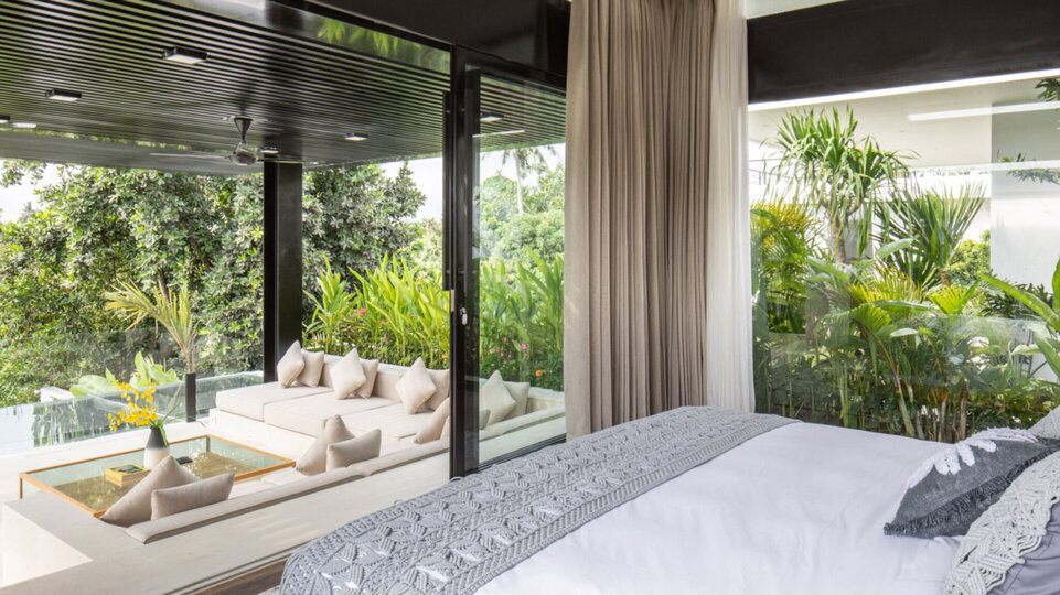 Breezy guest bedroom with terrace sala