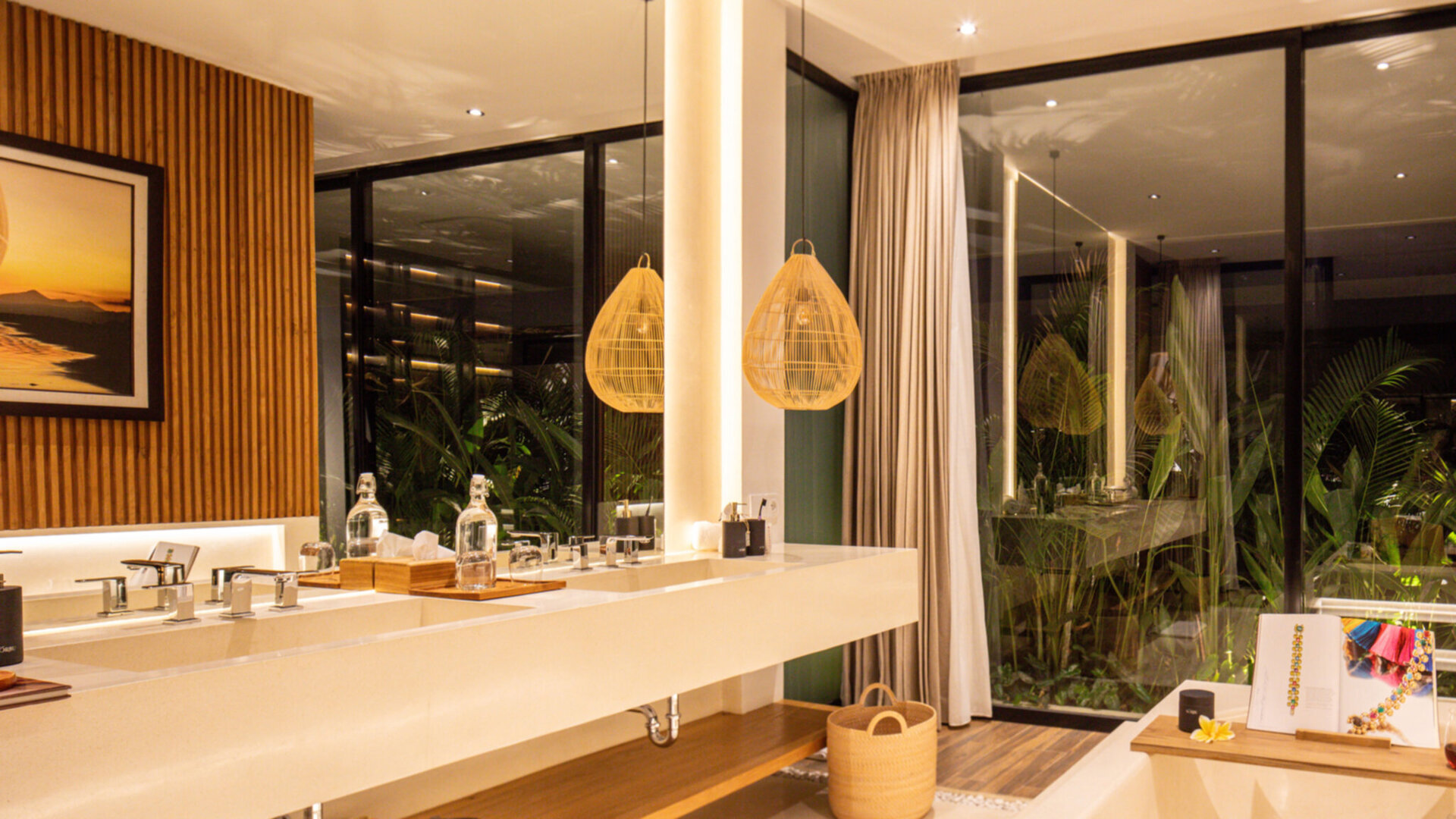Evenings of gleeming luxury - Master bedroom ensuite