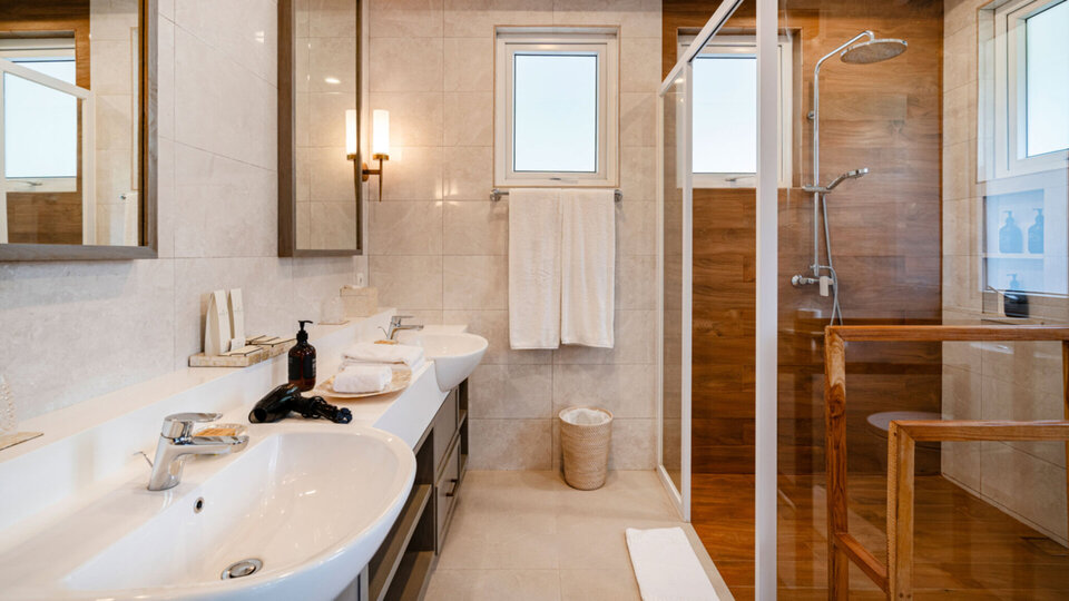 Pala Ubud - Villa Sanghyang - Lovely guest bedroom ensuite bathroom