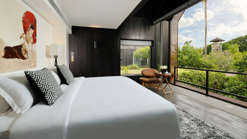 Resful master bedroom north