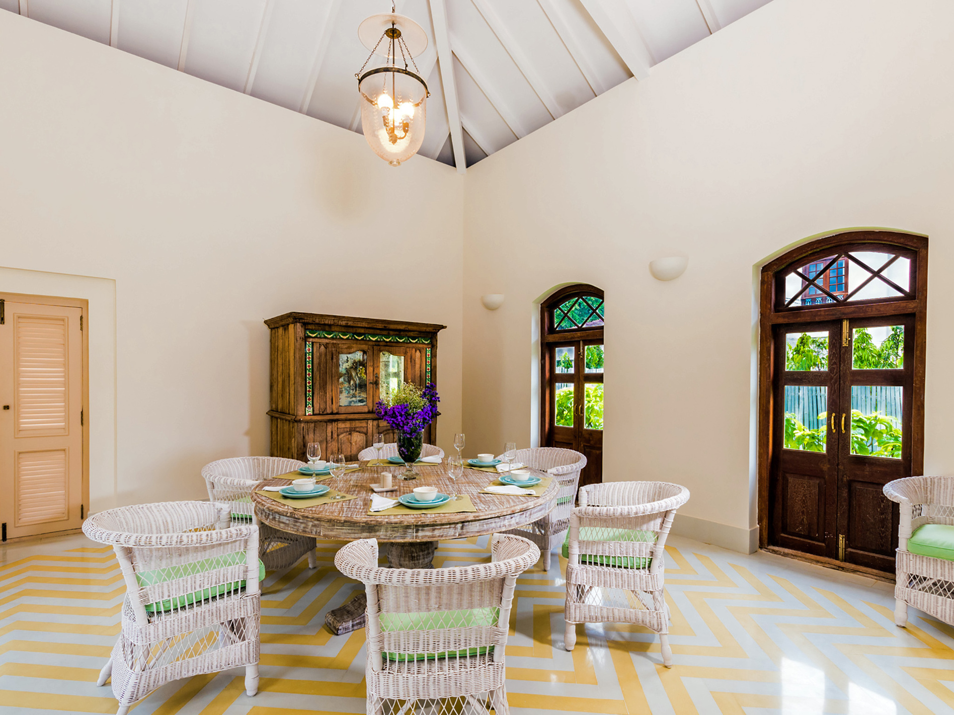 Dining space layout
