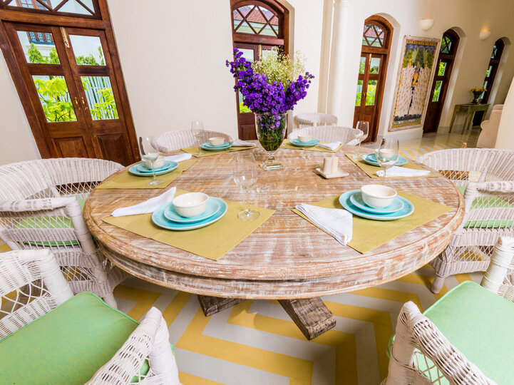 Dining table set up