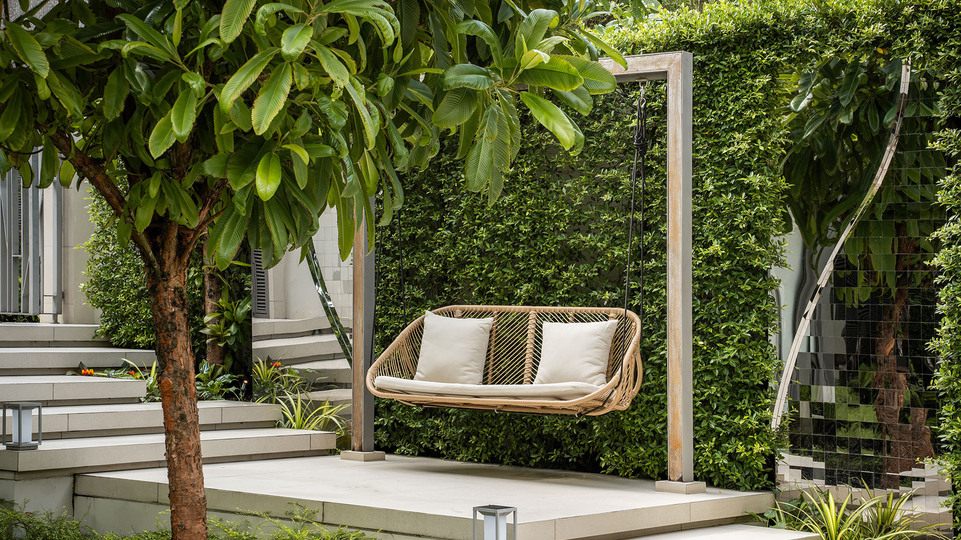Veyla Beach Villa 6 - Shady landscaped patio