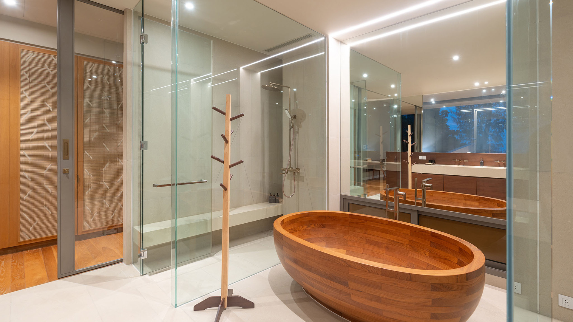 Veyla Beach Villa 6 - Luxuriously appointed ensuite master bathroom