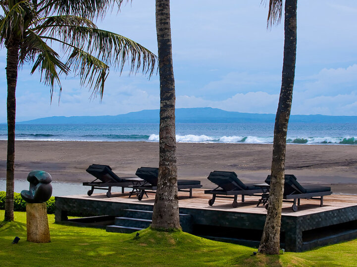 Loungers by the deck